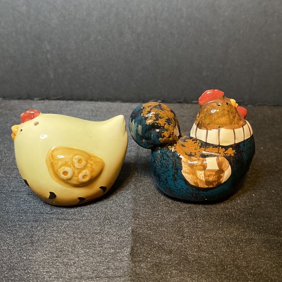 Cute Hen and Rooster Salt andPepper Shakers - Picture 2 of 15